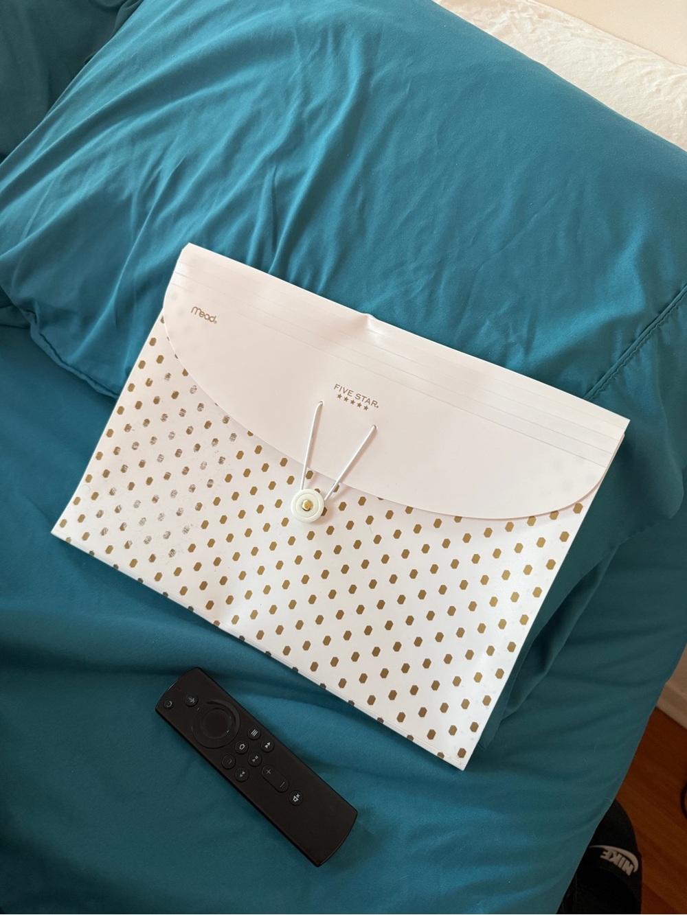 Five Star White and Gold Dot String-Tie Expanding File